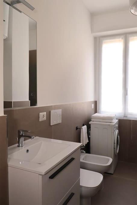 Appartement Bilocale Metro 4 Blu Frattini - Airport Linate à Milan Extérieur photo